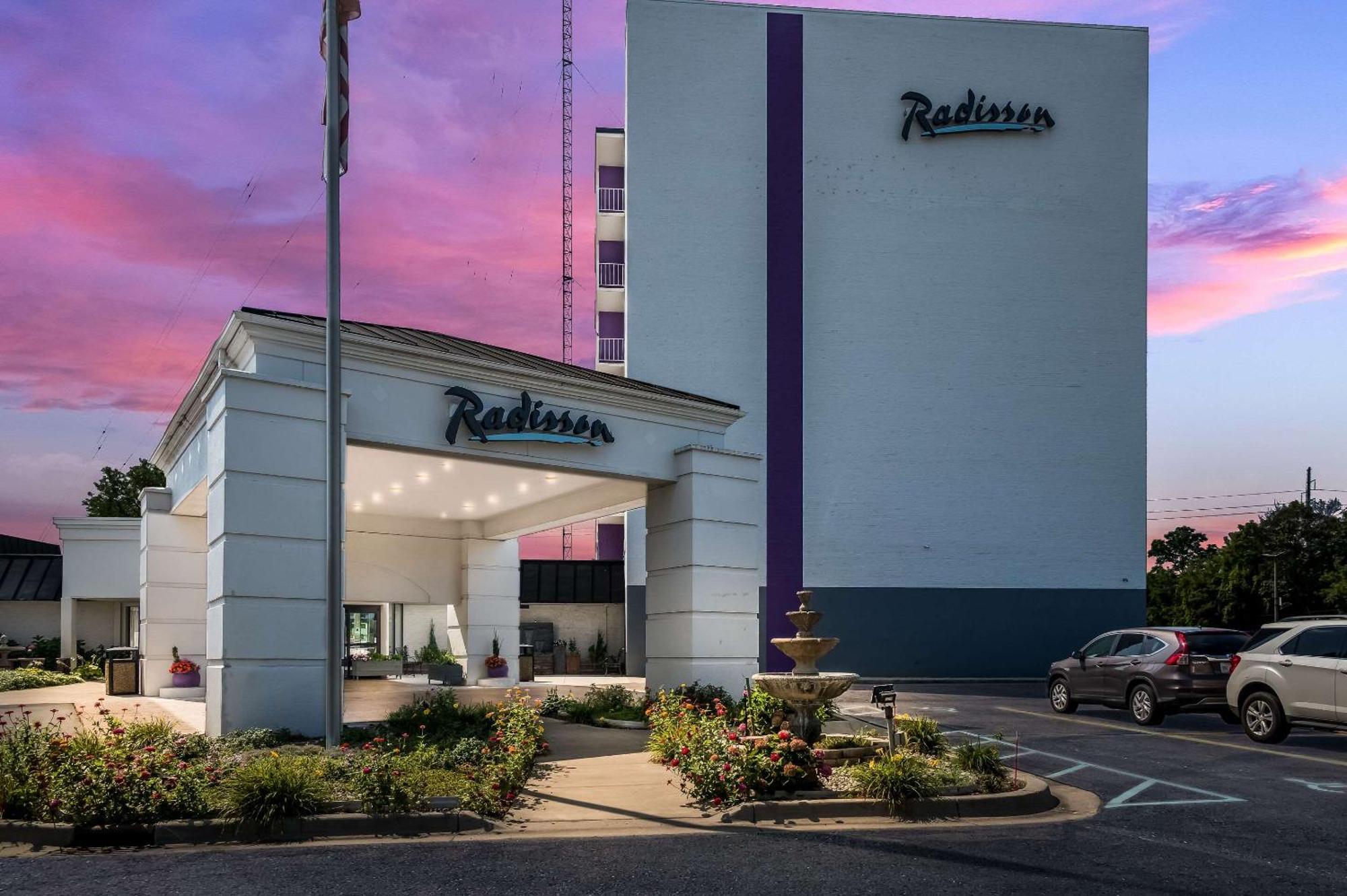 Radisson Hotel Grand Rapids Riverfront Exterior foto