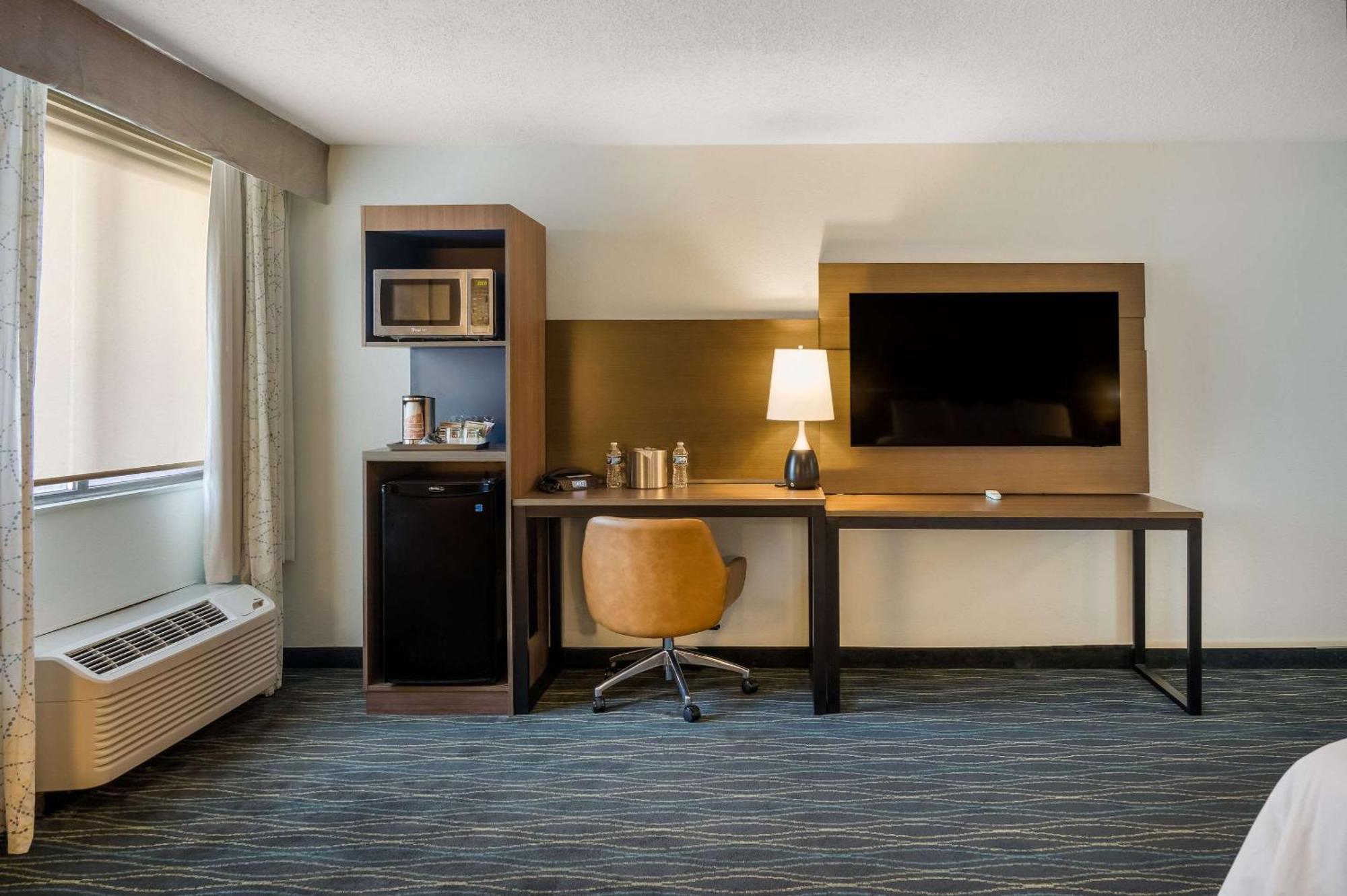 Radisson Hotel Grand Rapids Riverfront Exterior foto